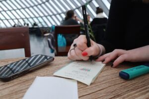 フェロモン香水を使った就職面接での印象アップ方法は？